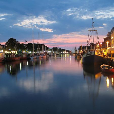 Doppelzimmer Dinner, Direkt Am Alten Strom Rostock Exteriör bild