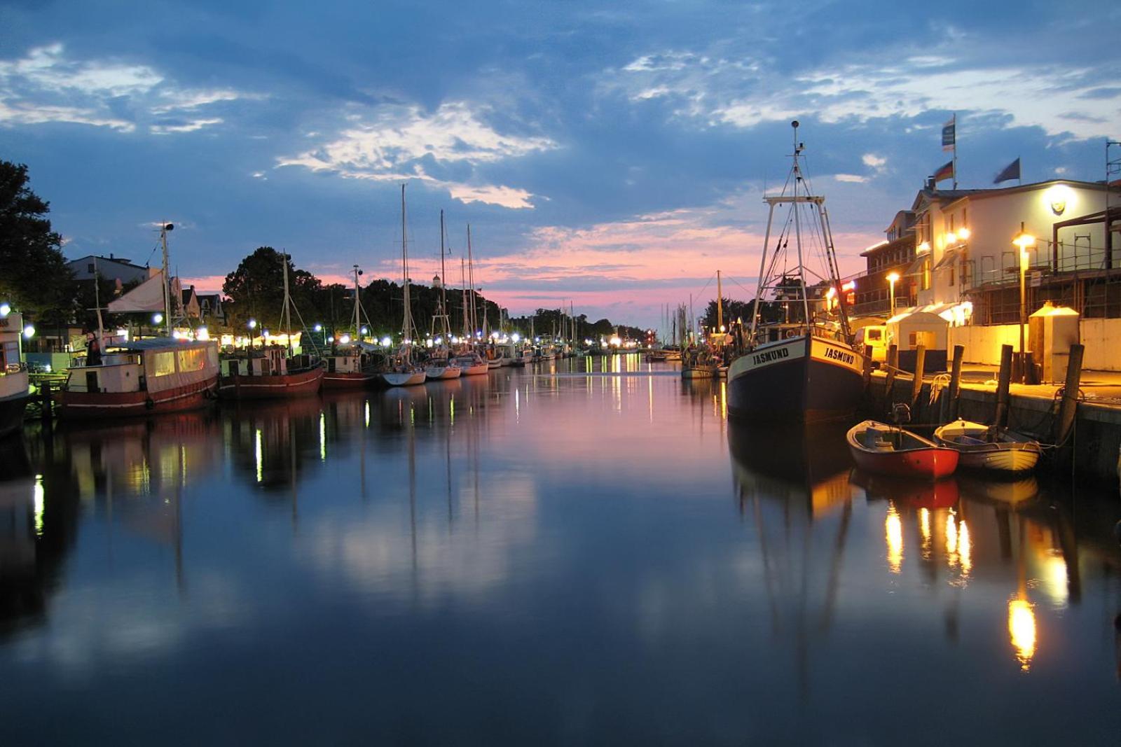 Doppelzimmer Dinner, Direkt Am Alten Strom Rostock Exteriör bild