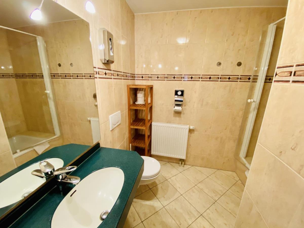 Doppelzimmer Dinner, Direkt Am Alten Strom Rostock Exteriör bild